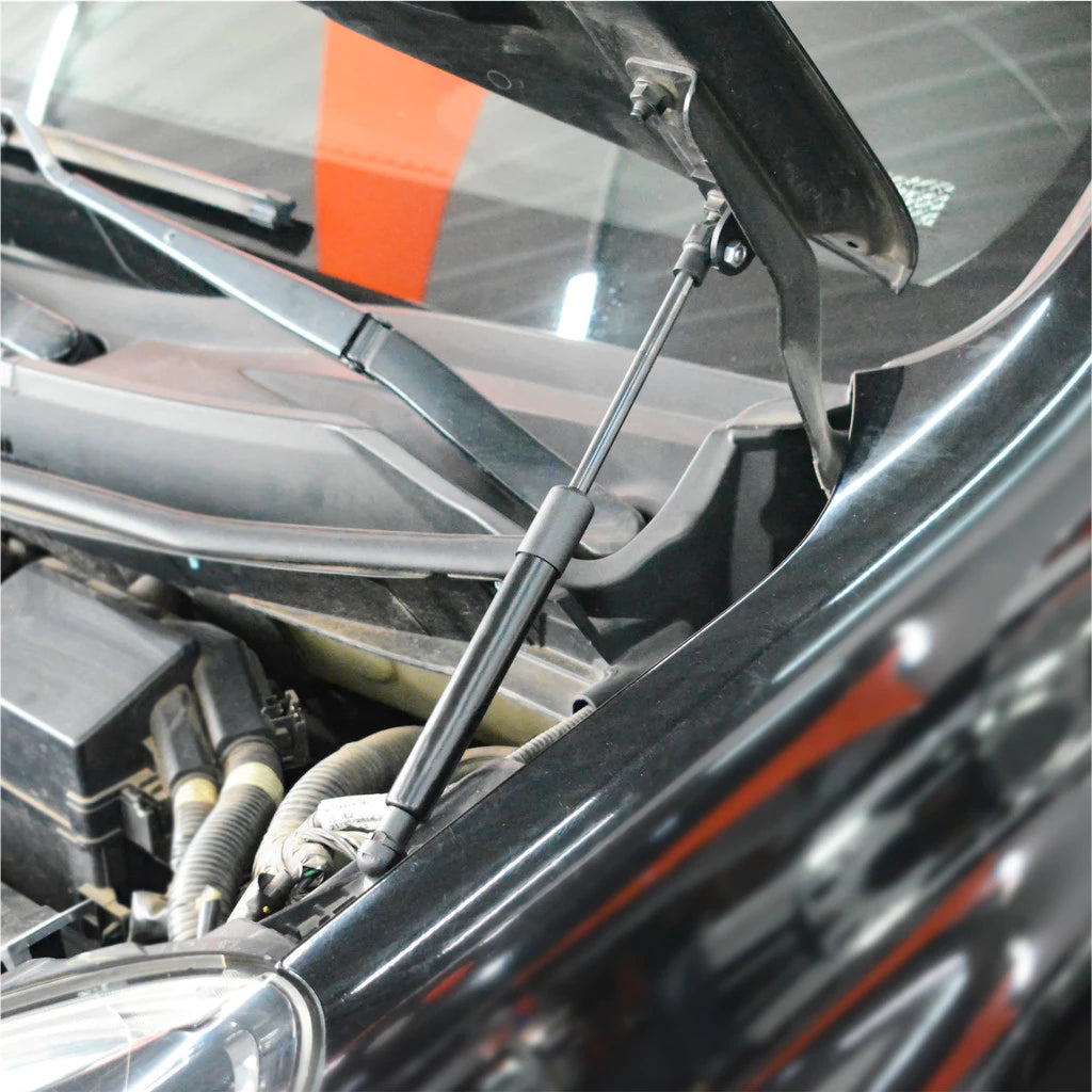 Kit Adaptação Amortecedor Capô - Nissan MARCH ano 2015 16 17 18 19 20